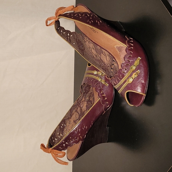 Kenzie Stunner Burgundy Leather Peep Toe Wedge Heels 7.5M